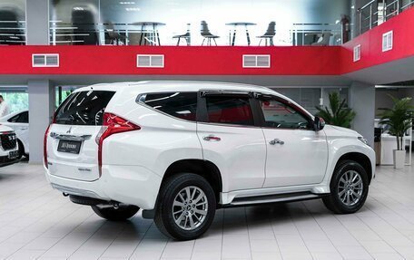 Mitsubishi Pajero Sport III рестайлинг, 2018 год, 2 590 000 рублей, 2 фотография