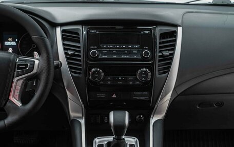 Mitsubishi Pajero Sport III рестайлинг, 2018 год, 2 590 000 рублей, 10 фотография