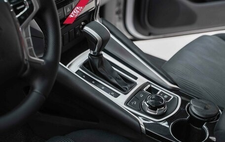 Mitsubishi Pajero Sport III рестайлинг, 2018 год, 2 590 000 рублей, 8 фотография