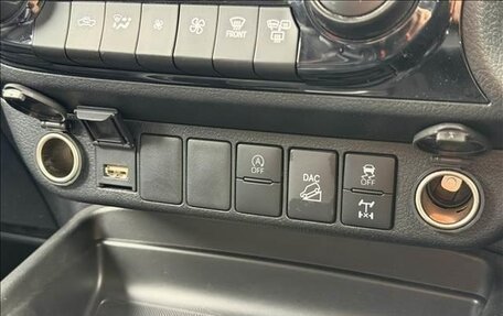 Toyota Hilux VIII, 2024 год, 4 000 200 рублей, 17 фотография