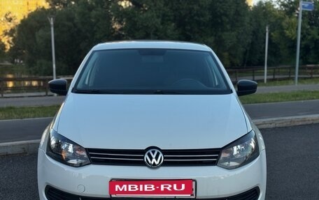 Volkswagen Polo VI (EU Market), 2013 год, 690 000 рублей, 2 фотография