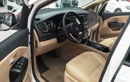 KIA Carnival III, 2018 год, 2 490 000 рублей, 6 фотография
