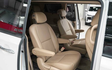 KIA Carnival III, 2018 год, 2 490 000 рублей, 10 фотография