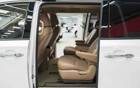 KIA Carnival III, 2018 год, 2 490 000 рублей, 8 фотография