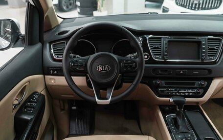 KIA Carnival III, 2018 год, 2 490 000 рублей, 15 фотография