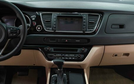 KIA Carnival III, 2018 год, 2 490 000 рублей, 14 фотография