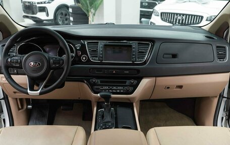 KIA Carnival III, 2018 год, 2 490 000 рублей, 13 фотография