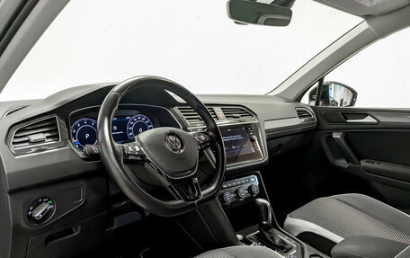 Volkswagen Tiguan II, 2018 год, 2 425 000 рублей, 16 фотография