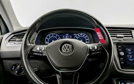 Volkswagen Tiguan II, 2018 год, 2 425 000 рублей, 21 фотография
