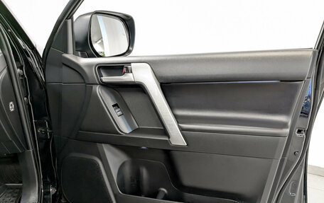 Toyota Land Cruiser Prado 150 рестайлинг 2, 2020 год, 5 850 000 рублей, 25 фотография