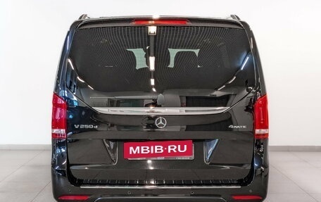 Mercedes-Benz V-Класс, 2021 год, 5 900 000 рублей, 6 фотография