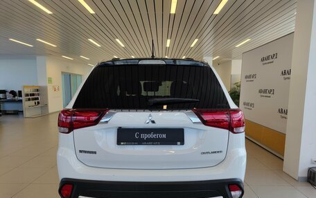 Mitsubishi Outlander III рестайлинг 3, 2016 год, 1 825 000 рублей, 4 фотография