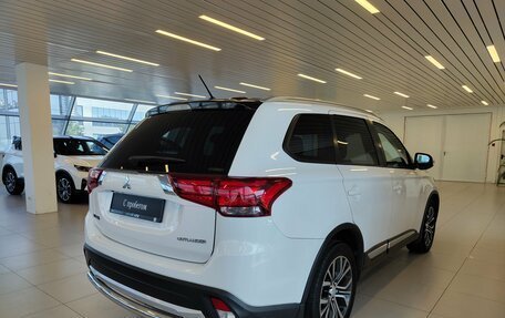 Mitsubishi Outlander III рестайлинг 3, 2016 год, 1 825 000 рублей, 2 фотография