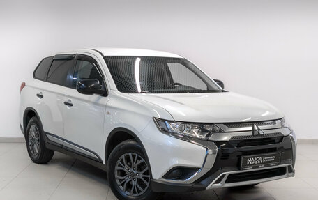 Mitsubishi Outlander III рестайлинг 3, 2019 год, 1 950 000 рублей, 3 фотография