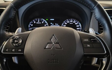 Mitsubishi Outlander III рестайлинг 3, 2016 год, 1 825 000 рублей, 16 фотография