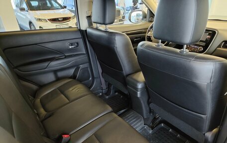 Mitsubishi Outlander III рестайлинг 3, 2016 год, 1 825 000 рублей, 9 фотография