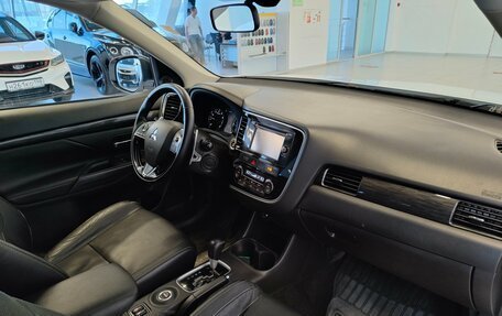 Mitsubishi Outlander III рестайлинг 3, 2016 год, 1 825 000 рублей, 8 фотография