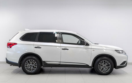 Mitsubishi Outlander III рестайлинг 3, 2019 год, 1 950 000 рублей, 4 фотография