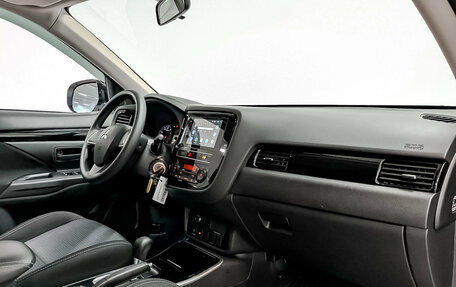 Mitsubishi Outlander III рестайлинг 3, 2019 год, 1 950 000 рублей, 11 фотография