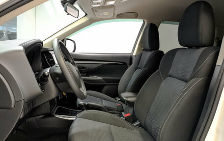 Mitsubishi Outlander III рестайлинг 3, 2019 год, 1 950 000 рублей, 20 фотография