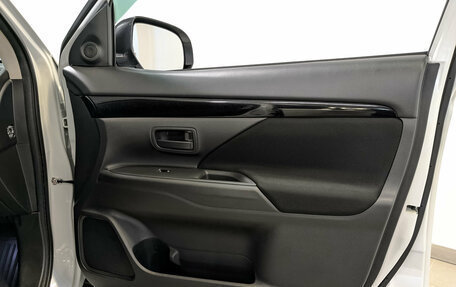 Mitsubishi Outlander III рестайлинг 3, 2019 год, 1 950 000 рублей, 23 фотография