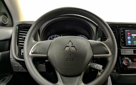 Mitsubishi Outlander III рестайлинг 3, 2019 год, 1 950 000 рублей, 21 фотография