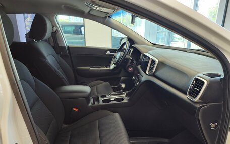KIA Sportage IV рестайлинг, 2021 год, 2 490 000 рублей, 9 фотография