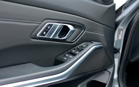 BMW 3 серия, 2019 год, 3 970 000 рублей, 13 фотография