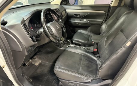 Mitsubishi Outlander III рестайлинг 3, 2015 год, 1 620 000 рублей, 4 фотография