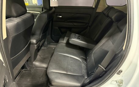 Mitsubishi Outlander III рестайлинг 3, 2015 год, 1 620 000 рублей, 6 фотография