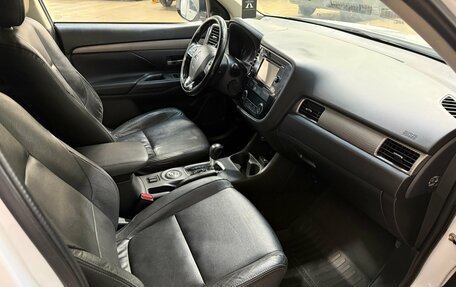 Mitsubishi Outlander III рестайлинг 3, 2015 год, 1 620 000 рублей, 5 фотография