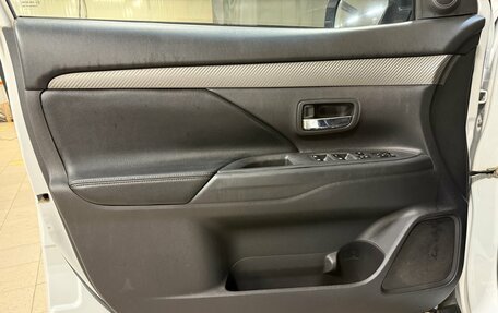 Mitsubishi Outlander III рестайлинг 3, 2015 год, 1 620 000 рублей, 16 фотография