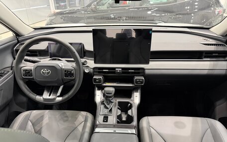 Toyota RAV4, 2025 год, 4 100 000 рублей, 11 фотография