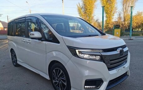 Honda Stepwgn IV, 2019 год, 1 980 000 рублей, 2 фотография