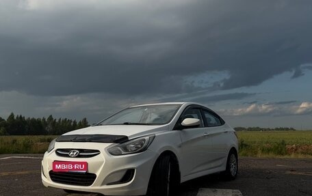 Hyundai Solaris II рестайлинг, 2012 год, 545 000 рублей, 1 фотография