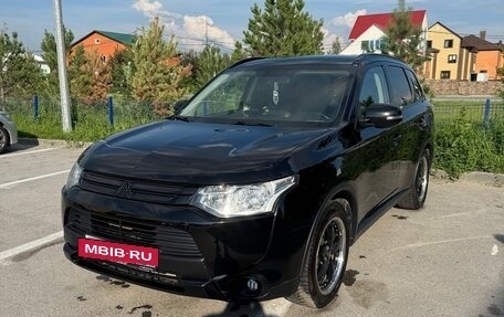 Mitsubishi Outlander III рестайлинг 3, 2014 год, 1 350 000 рублей, 3 фотография