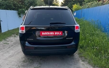 Mitsubishi Outlander III рестайлинг 3, 2014 год, 1 350 000 рублей, 5 фотография
