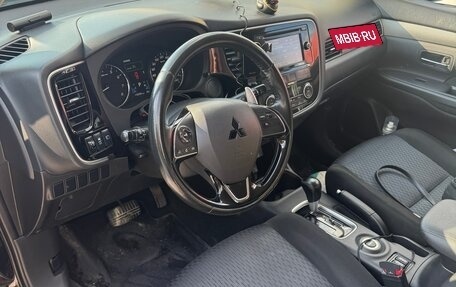 Mitsubishi Outlander III рестайлинг 3, 2014 год, 1 350 000 рублей, 7 фотография