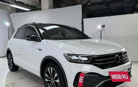 Volkswagen T-Roc I, 2022 год, 1 571 000 рублей, 3 фотография