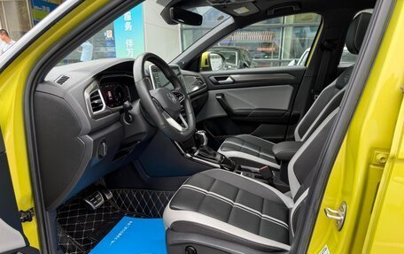 Volkswagen T-Roc I, 2022 год, 1 623 000 рублей, 7 фотография