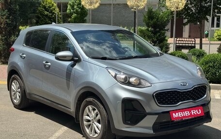 KIA Sportage IV рестайлинг, 2020 год, 2 200 000 рублей, 2 фотография