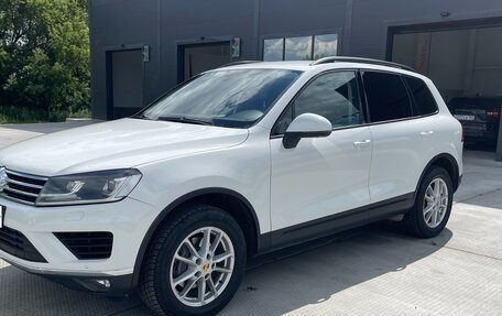 Volkswagen Touareg III, 2015 год, 2 980 000 рублей, 2 фотография