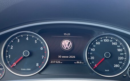 Volkswagen Touareg III, 2015 год, 2 980 000 рублей, 8 фотография