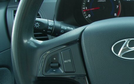 Hyundai Solaris II рестайлинг, 2011 год, 859 000 рублей, 12 фотография