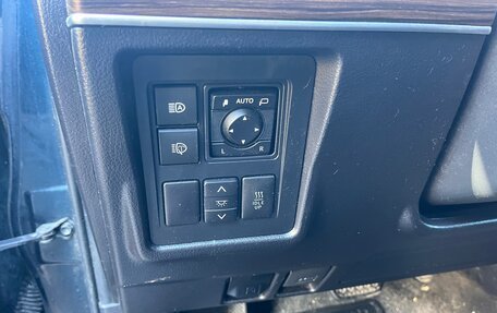 Toyota Land Cruiser Prado 150 рестайлинг 2, 2018 год, 4 490 000 рублей, 14 фотография