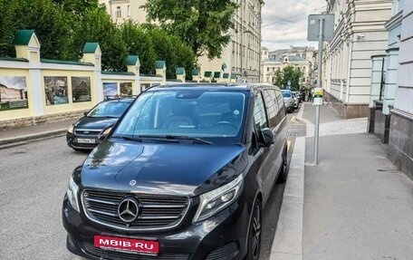 Mercedes-Benz V-Класс, 2018 год, 6 600 000 рублей, 2 фотография
