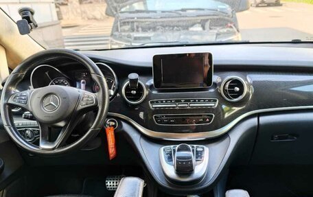 Mercedes-Benz V-Класс, 2018 год, 6 600 000 рублей, 22 фотография