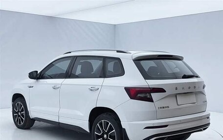 Skoda Karoq I, 2022 год, 1 860 000 рублей, 8 фотография