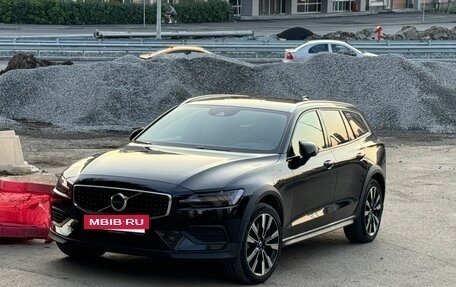 Volvo V60 Cross Country II, 2021 год, 5 500 000 рублей, 3 фотография