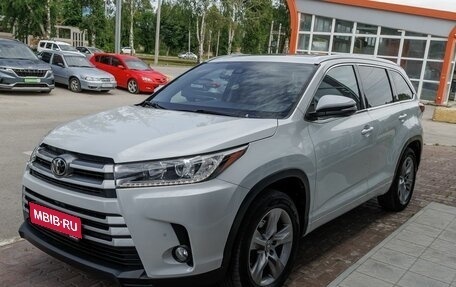 Toyota Highlander III, 2021 год, 4 750 000 рублей, 1 фотография